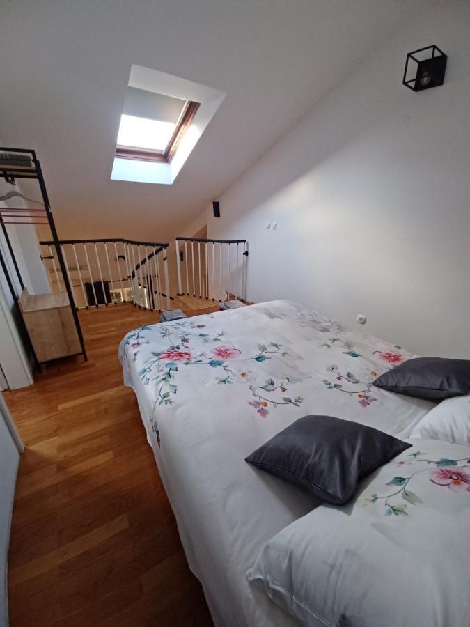 Stunning New Apartment In Centre Of Buzet Exterior photo